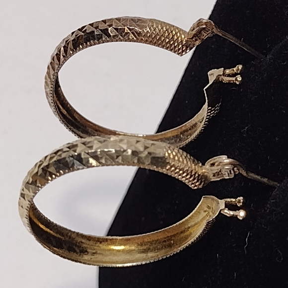 Turkish Yellow Gold Over Sterling Silver Diamond Cut Pattern Hoop Earrings - Picture 5 of 13